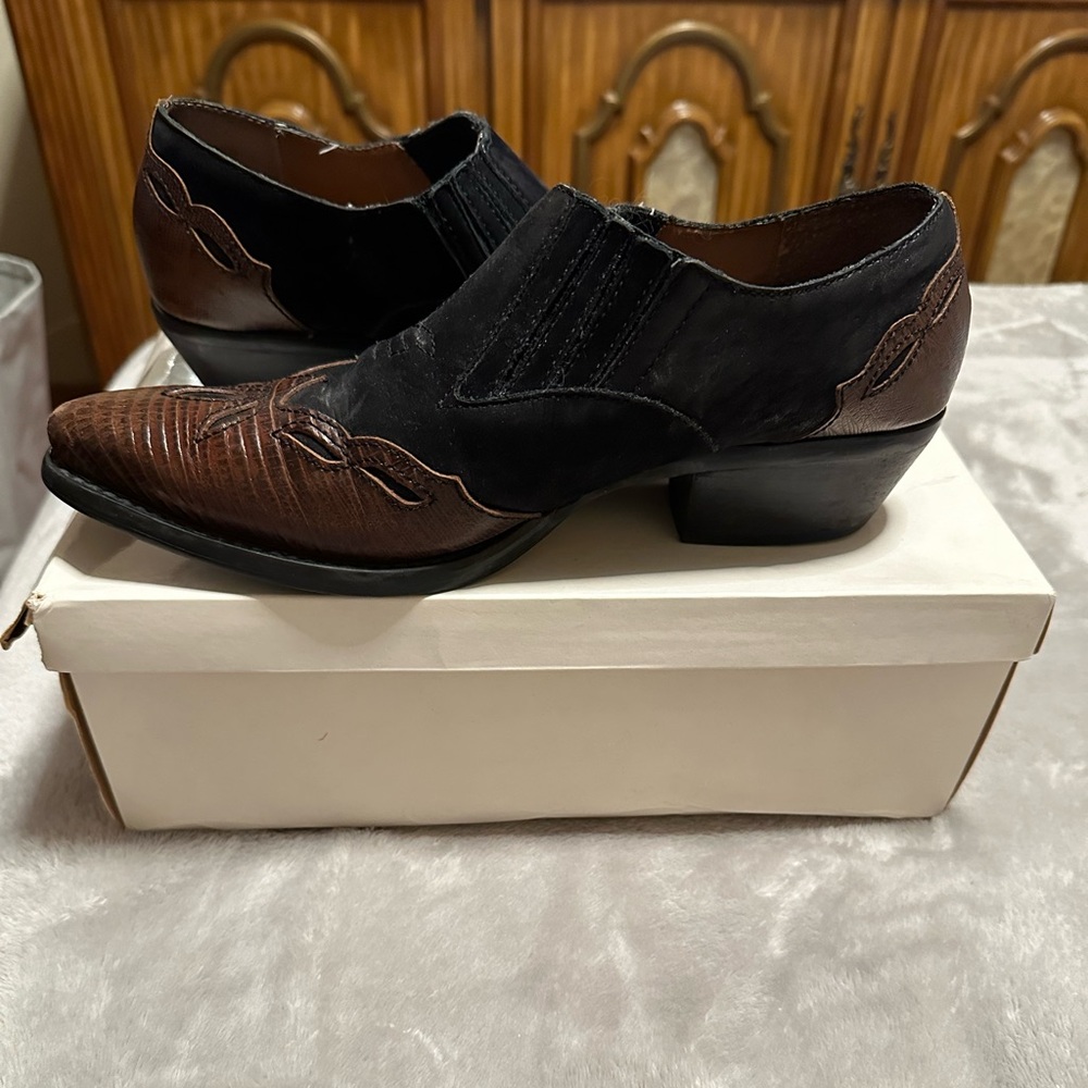 Used women’s Nine West Vintage 90’s slip on cowboy boots